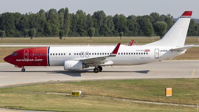 LN-NHE:Boeing 737-800:Norwegian Air Shuttle